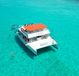 Paseo Isla mujeres en catamarán travel destination