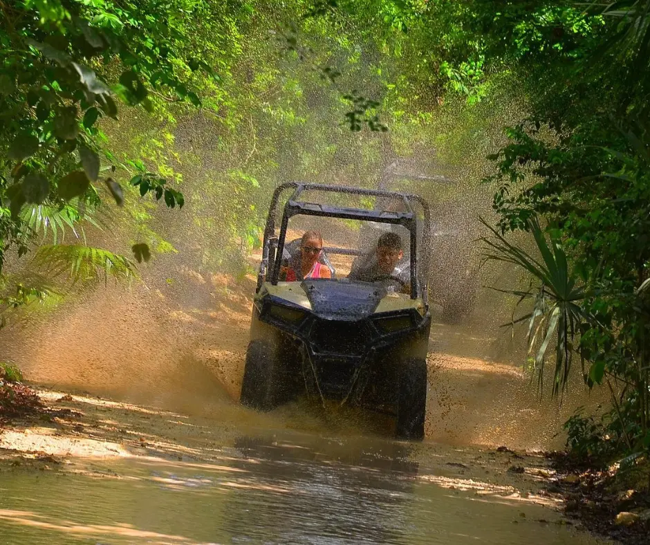 Súbete al camión estilo Safari que te llevará a conducir un potente 4×4